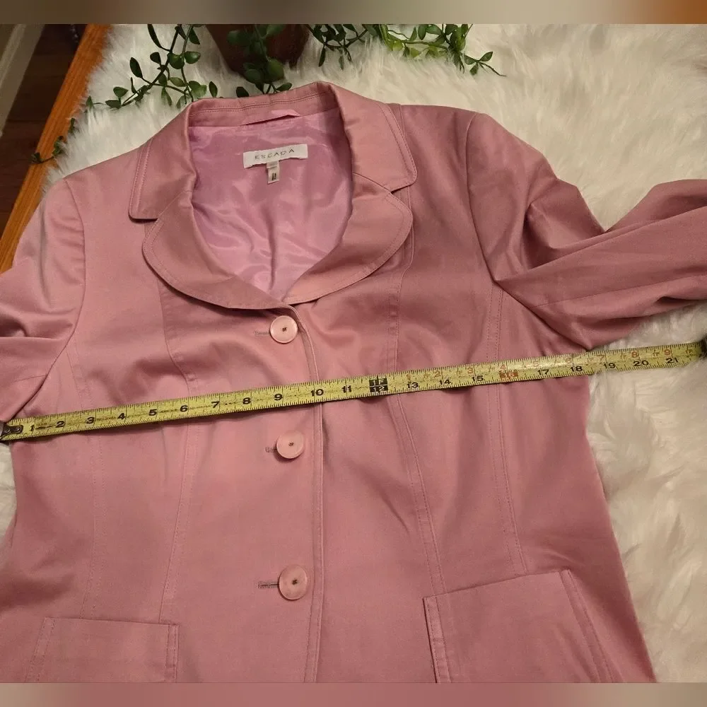 Escada women's blazer size 40 pink